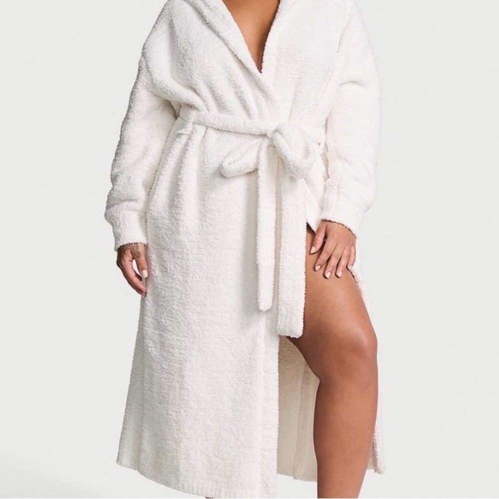 Victoria's Secret White Chenille Cozy Robe